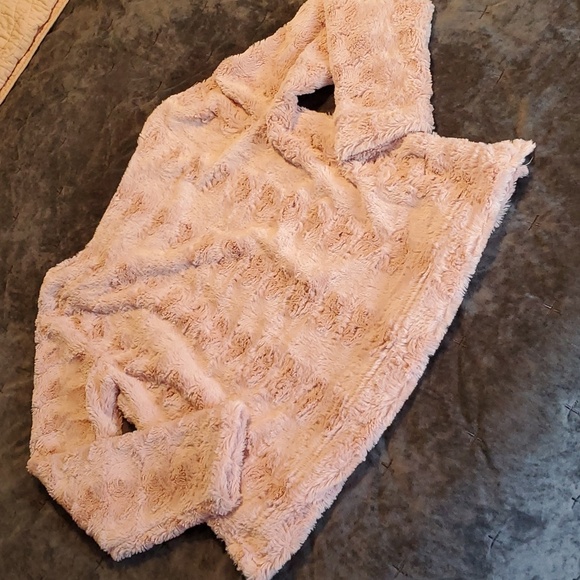 Fuzzy sweater - Picture 2 of 5